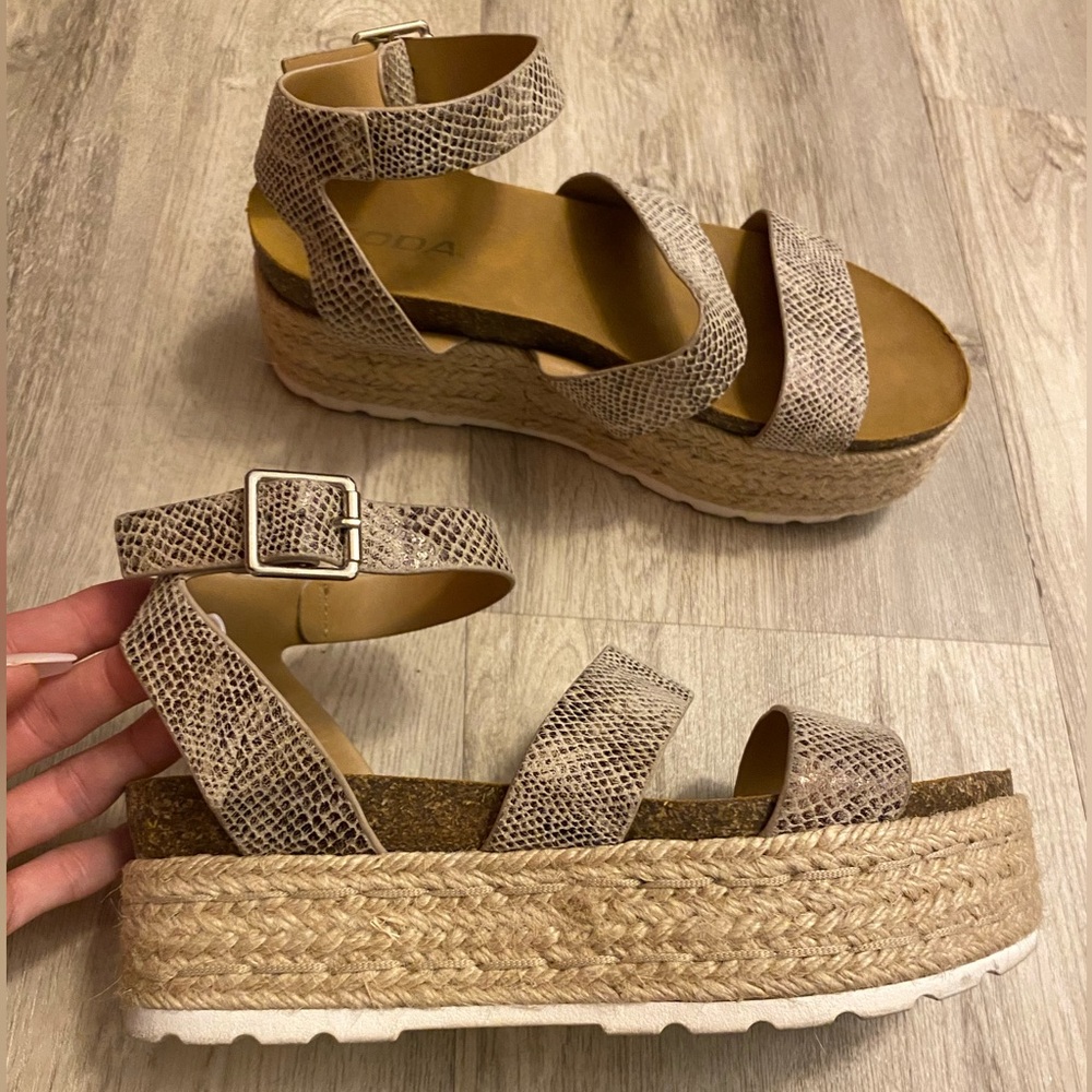 SODA Womens Platform Espadrilles Wedges Sandals Snakeskin Cream Beige Black Sz 8